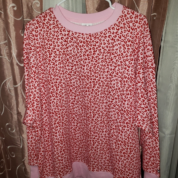 New Cabana by Crown and Ivy Sweatshirt Size Medium Pink and Red Animal Print - Picture 5 of 6